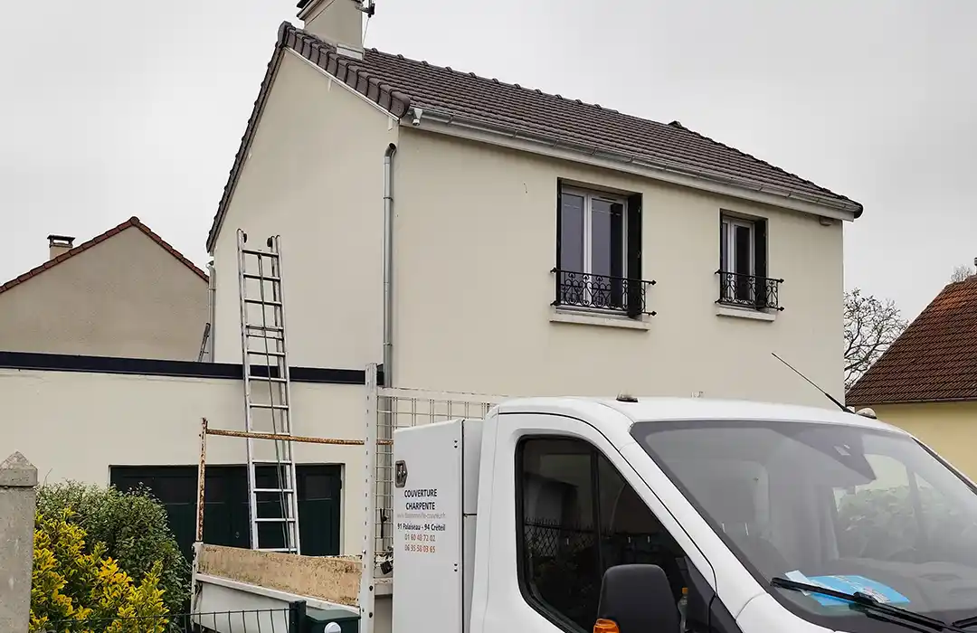 Vue extérieure de la maison terminée, camion Teggy Couverture